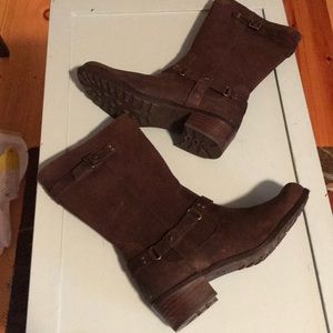 UGG boots Youth size 5